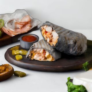 Шаурма в чорному лаваші з сиром  (520г)