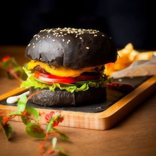 Гострий бургер з яловичиною