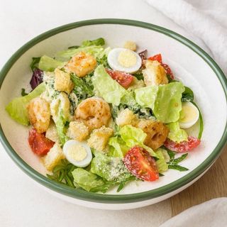 Салат цезар з креветками