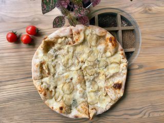 Піца Формаджі з грушею 