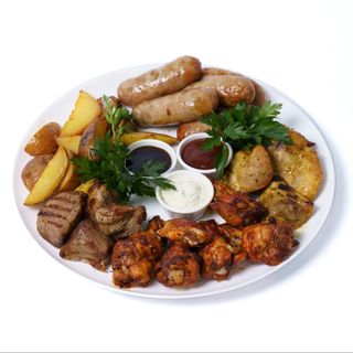 М'ясний сет з ковбасками