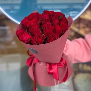 Троянда сорту Мадам Ред 19шт