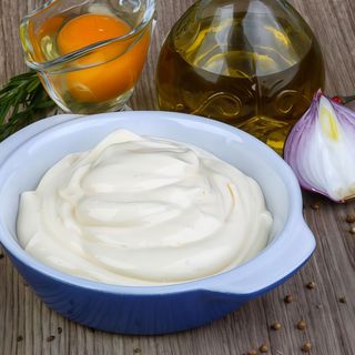 Соус часниковий  (  Як додаток в середину шаурму )