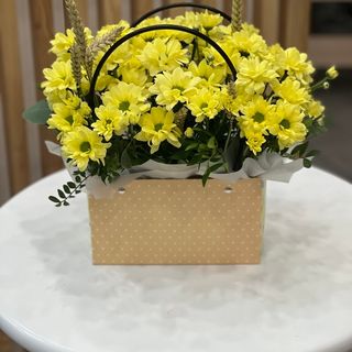 Сумочка з лимонною ромашковою хризантемою та колосками.
