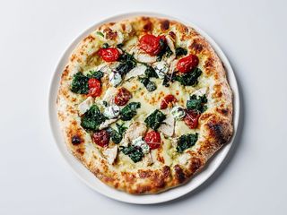 Піца з куркою та шпинатом