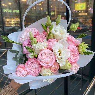 Квіти в кошику «Подих Ніжності»