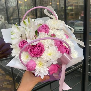 Квіти в кошику «Рожеві бульбашки»