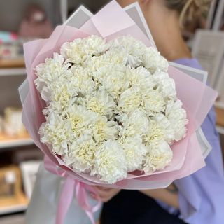 Букет із 25 білих гвоздик