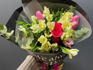 Збірний букет квітів «Моніка»