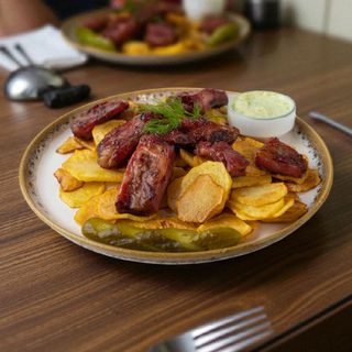 Пательня з копченими реберцями