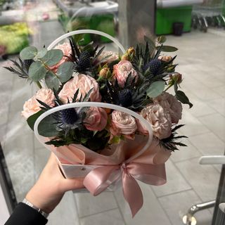 Квіти в кошику "Лізія"