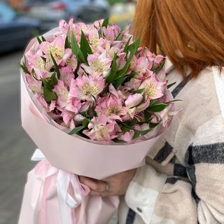 Букет із 9 рожевих альстромерій