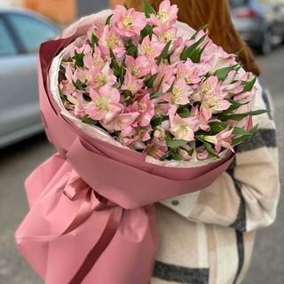 Букет із 15 рожевих альстромерій