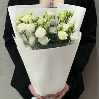 Букет із 5 білих еустом