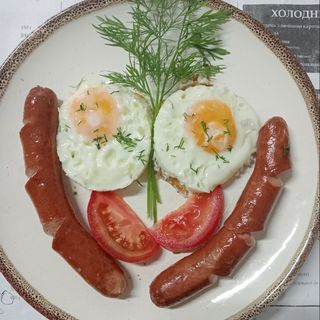 Яєчня з сосискою