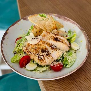 Салат цезар з куркою (295гр)