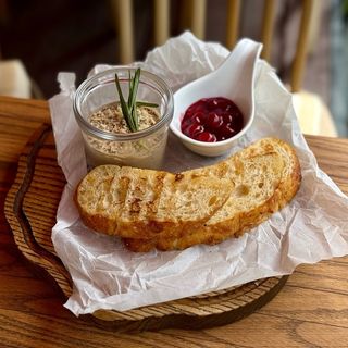 Паштет із курячої печінки та вишневим соусом (200гр)