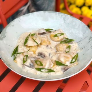 Равіолі з індичкою та трюфельно-грибним соусом (300гр)