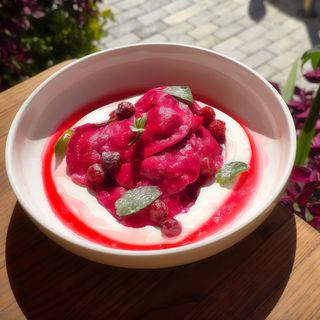 Вареники з вишнею та кремом пломбір (330гр)