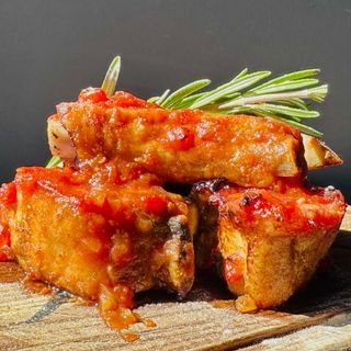 Ребра в томатно-копченому  соусі