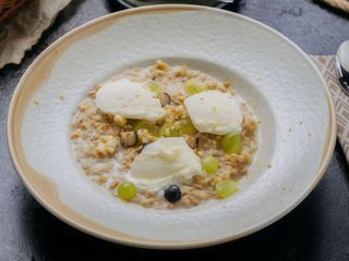 Вівсянка з фруктами та морозивом (300г)