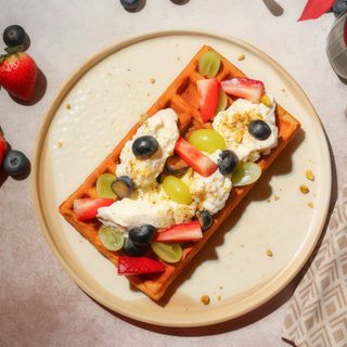 Бельгійська вафля з фруктами 