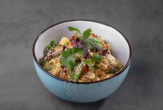 Локшина Удон з куркою в соусі Карі (380г) *гостра