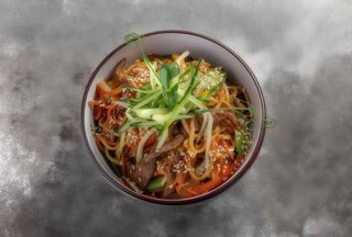 Локшина Удон з яловичиною в устричному соусі (380г)