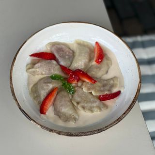 Вареники з полуницею (300 гр)