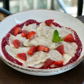 Вареники з полуницею (330 гр)