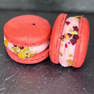 Макаронс Гранат-Вишня