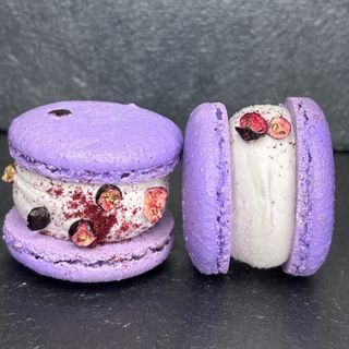 Макаронс Фіалка - Смородина