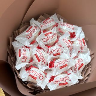 Букет Рафаелло пудрове пакування