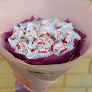 Букет Рафаелло більший (Рожеве пакування)