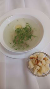 Бульон з куркою, яйцем та сухариками (350г)