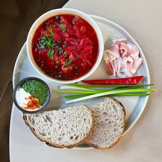 БОРЩ З РОСТБІФОМ
