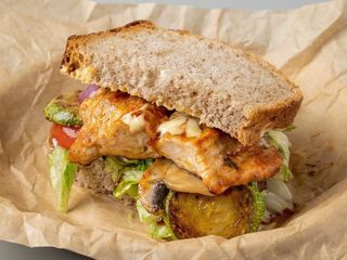 САНДВІЧ З ІНДИЧКОЮ ТА ПЕЧЕНИМИ ОВОЧАМИ (285г)