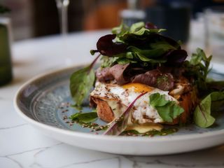 Сніданок з яловичиною та яйцем (320г)