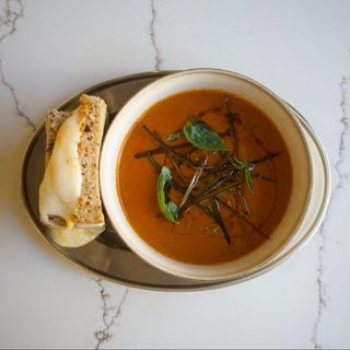 Суп з печерних томатів та перцю