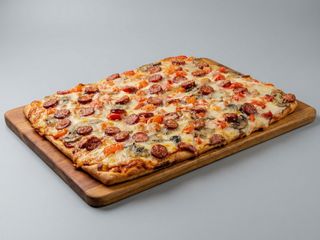 Піца Мисливська половина