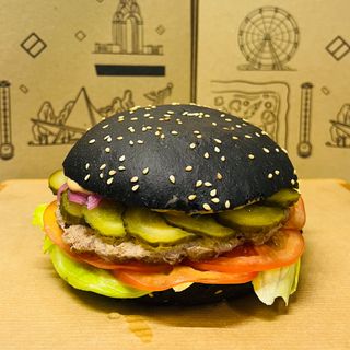 Бургер з яловичою котлетою