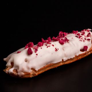 Еклер з кремовою начинкою