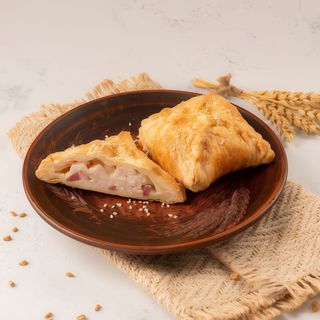 Слойка з шинкою та сиром