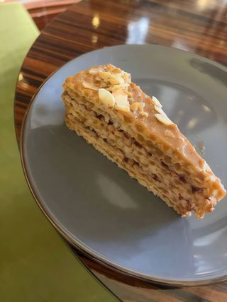 Вафельний торт зі згущонкою