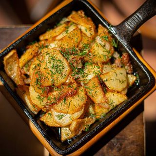 Картопля смажена з беконом по-домашньому