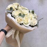 Букет з білих троянд