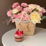 Плетена сумочка з еустомою