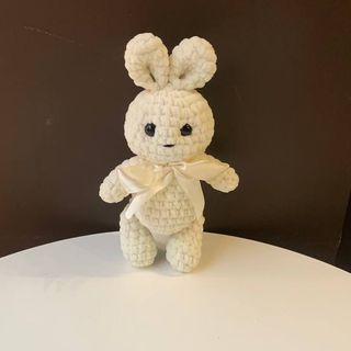 Біле зайченятко