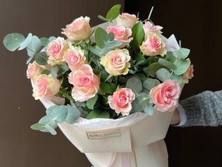 15 рожевих троянд