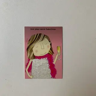 Листівка дівчина з келихом